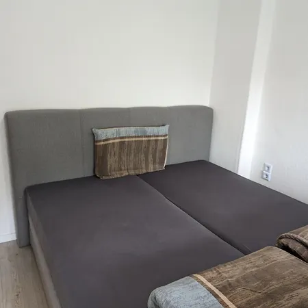 1 Apartment *